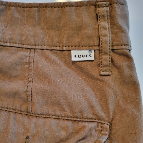 Levi's Men Cargo Shorts - Picture 4 of 6